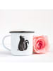 Mr. & Mrs. Panda XL Emaille Tasse Stinktier Sitzen ohne Spruch in Weiß