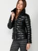 KOROSHI WATTIERTER KURZER PARKA in SCHWARZ