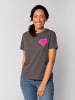 wat? Apparel T-Shirt Pink Heart in Grau