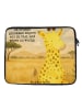 Mr. & Mrs. Panda Laptop Tasche Giraffe Zufrieden Design mit Spruch in Weiß