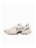 Nike Laufschuhe V2K in Weiß
