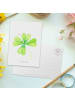 Mr. & Mrs. Panda Postkarte Blume Kleeblatt ohne Spruch in Weiß