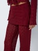 Noisy may Gemusterte Hose mit weitem Bein mit Spitzen Rock Details in Weinrot