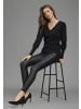 Laura Scott V-Ausschnitt-Pullover in schwarz