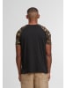 Urban Classics Urban Classics T-Shirts in blk/woodcamo