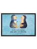 Mr. & Mrs. Panda Bodenvorleger Pinguin Pärchen mit Spruch in Eisblau
