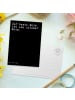 Mr. & Mrs. Panda Postkarte Der beste Wein ist... mit Spruch in Schwarz