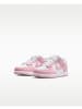 Nike Sneaker DUNK in WEISS/MITTELHELLROSA-WEISS-WEISS