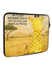 Mr. & Mrs. Panda Laptop Tasche Giraffe Zufrieden Design mit Spruch in Weiß