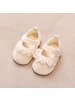 MUNADUNA Baby-Schühchen mit Spitzenbesatz in Beige