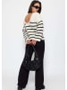 SASSYCLASSY Gestreifter Pullover mit tiefem Rückenausschnitt in Offwhite