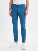 Andrew James Hose in blau