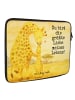 Mr. & Mrs. Panda Laptop Tasche Giraffe Kind Design mit Spruch in Weiß