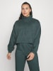 girlfriend collective Jacken Hummingbird in Moss