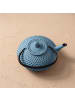 AROMELIO Gusseiserner Teekessel mit Sieb in Blau, (B) 20 x (H) 16,5 x (L) 20 cm