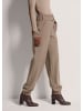 MADELEINE Lässige Damenhose mit Gürtel und Gummisaum in cappuccino / berber / melange