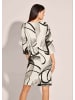 MADELEINE Kleid in raffinierter Wickel-Optik mit Grafikprint in offwhite / multicolor