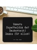 Mr. & Mrs. Panda Mauspad Spruch Putzfrau Superheldin mit Spruch in Schwarz