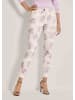 MADELEINE Schlanke Hose mit Unikat-Print in wollweiß / multicolor