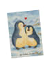 Mr. & Mrs. Panda Postkarte Pinguin umarmen Design ohne Spruch in Weiß
