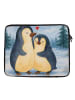 Mr. & Mrs. Panda Laptop Case Pinguin umarmen Design ohne Spruch in Weiß