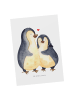 Mr. & Mrs. Panda Ansichtskarte Pinguin umarmen ohne Spruch in Weiß