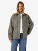 Noisy may Shacket in Laurel Wreath1