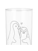 Mr. & Mrs. Panda Wasserglas Pinguin umarmen ohne Spruch in Transparent