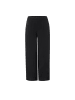 Cecil Capri in Black