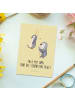Mr. & Mrs. Panda Postkarte Pinguin Oma schaukeln mit Spruch in Gelb Pastell
