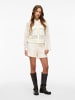 Vila Kurze Häkelspitze-Shorts mit Blumenmuster in Creme