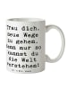 Mr. & Mrs. Panda Keramiktasse Spruch Unbekannte Orte erkunden mi... in Weiß