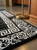 KADIMA DESIGN Teppich Kurzflor Waschbar Mäander ASPEN Strapazierfähig OEKO-TEX in Schwarz