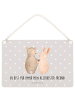 Mr. & Mrs. Panda Holzschild Bär und Hase Umarmen mit Spruch in Grau Pastell