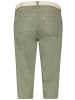 Sublevel Feine Chino Capri Hose mit geflochtenem Gürtel in Grün-2