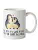 Mr. & Mrs. Panda Tasse Pinguin umarmen mit Spruch in Weiß