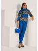 MADELEINE Leo-Design Pullover mit Stehkragen in royalblau / multicolor