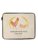 Mr. & Mrs. Panda Laptop Tasche Huhn Stolz mit Spruch in Vintage