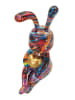 Mauro Ferretti Mehrfarbige, hasenförmige Kunstharzskulptur, 8 x 10 x 23 cm