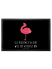 Mr. & Mrs. Panda Bodenvorleger Flamingo Stolz mit Spruch in Schwarz