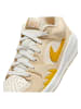Jordan Jordan Turnschuhe in pale vanilla/yellow orche