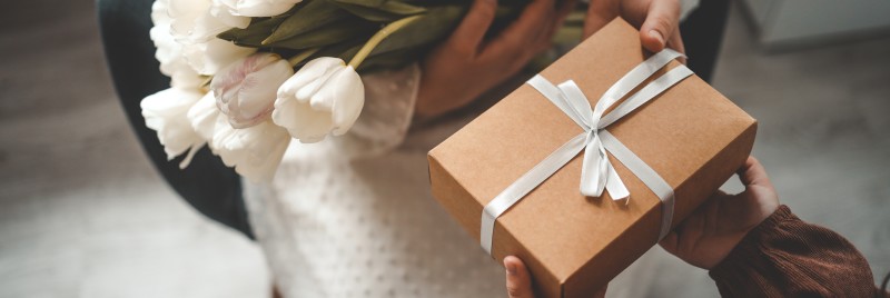 Fine Giving: How to Choose Meaningful Holiday Gifts