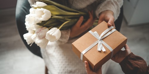 Fine Giving: How to Choose Meaningful Holiday Gifts