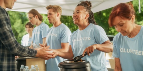 How Entrepreneurs Can Give Back During the Holiday Season