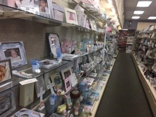 Cards and Gifts Store In Suffolk County, NY