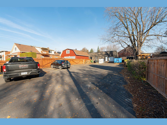 Warehouse for rent 1,400 sq.ft. The Prairie