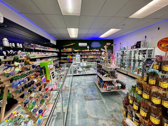 Profitable Smoke Shop for Sale / Prime Location