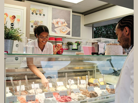 Popular Ice Cream Dessert Shop For Sale