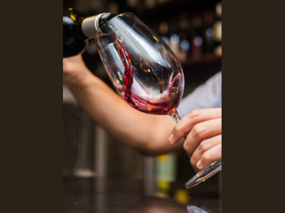 Charming Wine Bar in Central Location