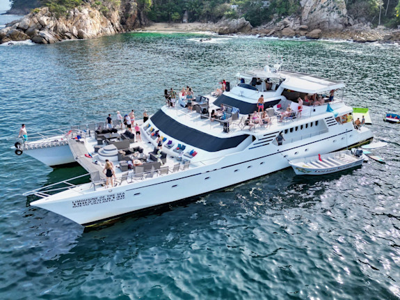 Luxury Boat Tour Business In Puerto Vallarta